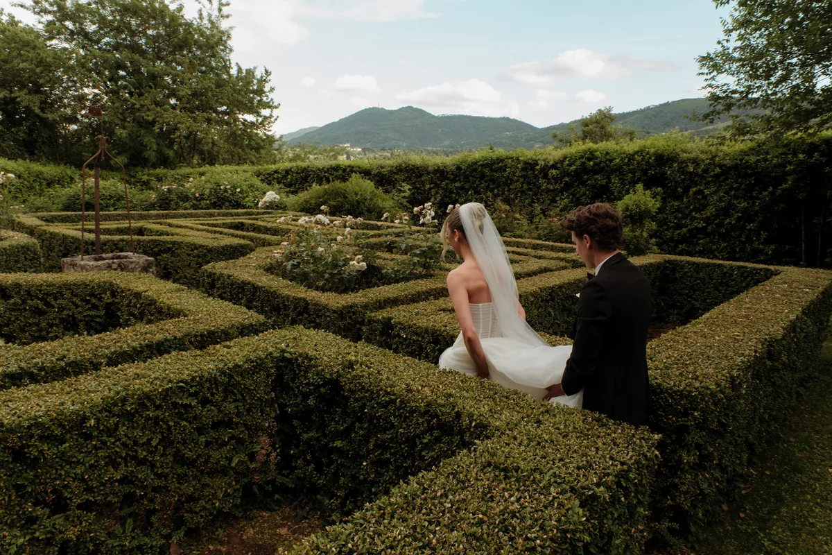 Couple in the secret garden labyrinth — intimate wedding in Tuscany Pistoia